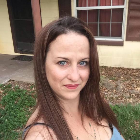 Meet your Posher, Jennifer - Picture 1 of 1